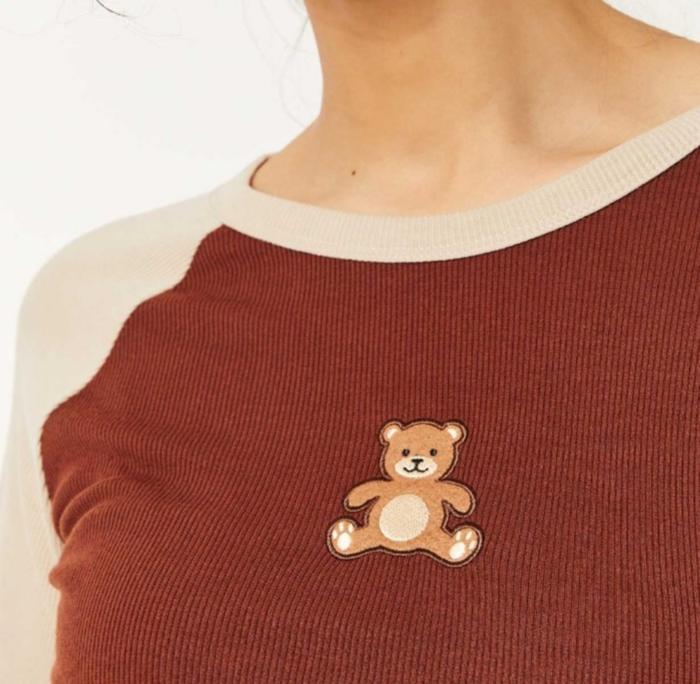 🧸 Teddy Bear Cropped Raglan Tee - Picture 4 of 6